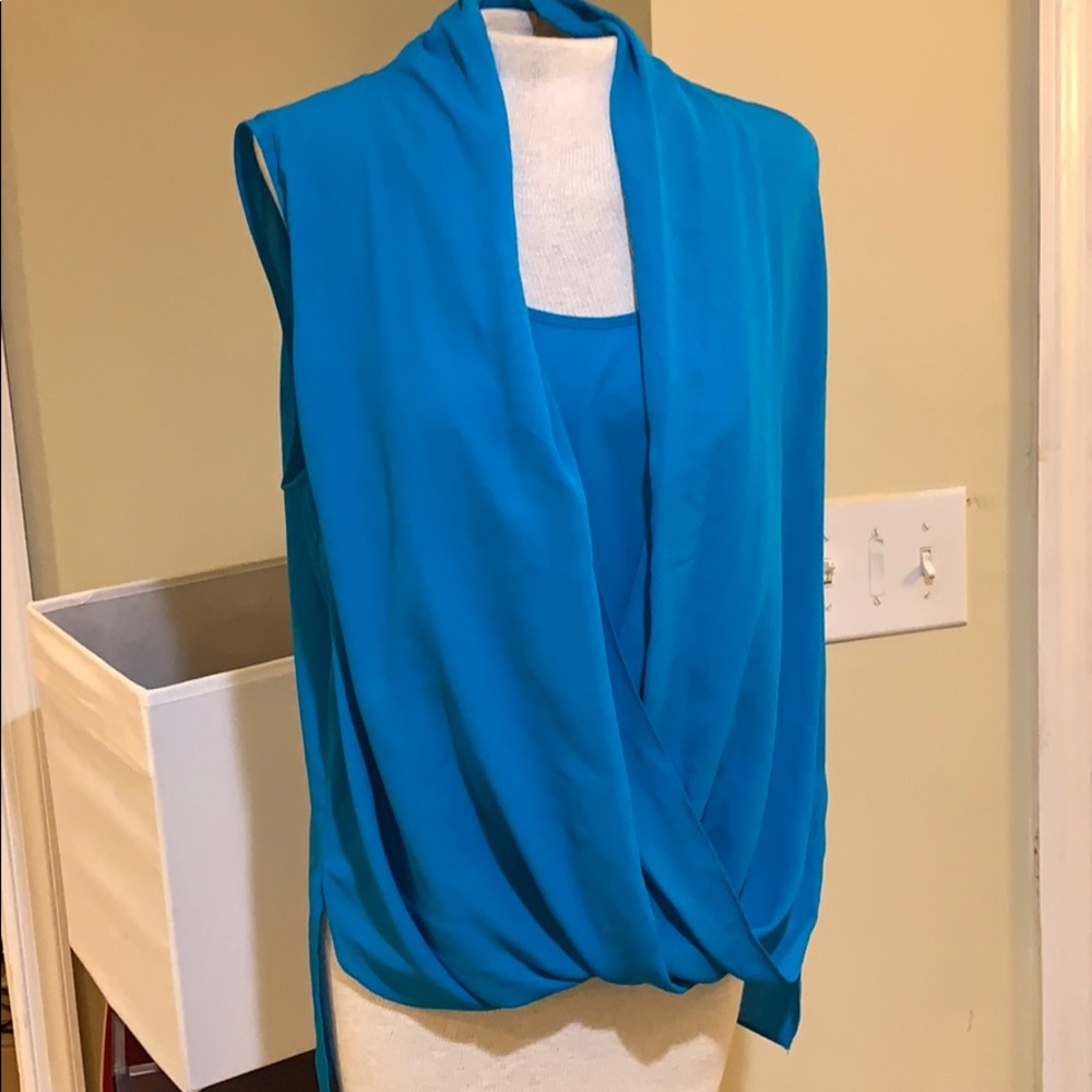 VINCE CAMUTO SLEEVELESS BLOUSE PL